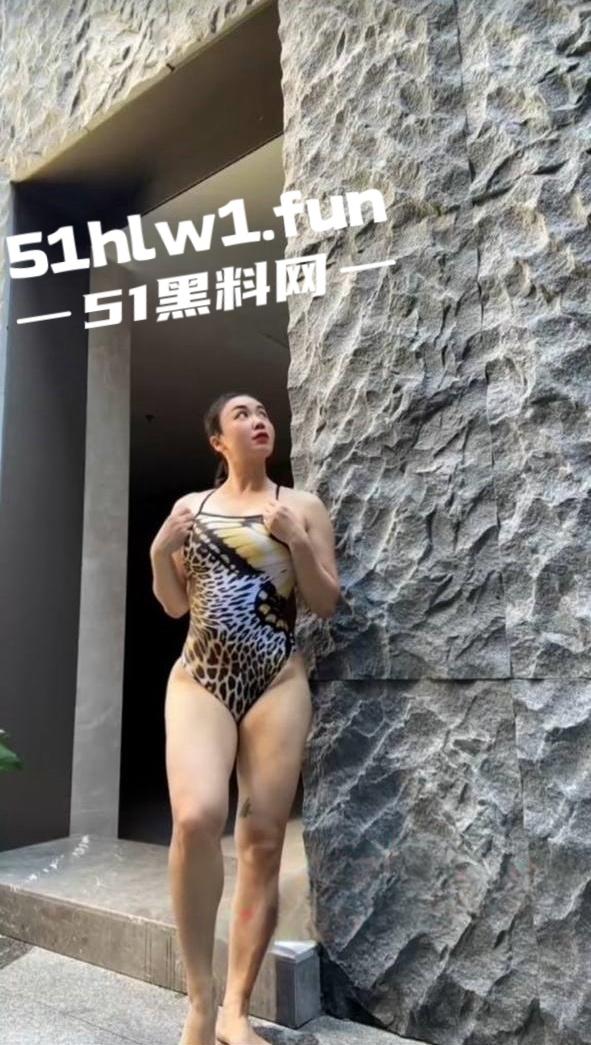 抖音百万粉丝的女网红【蓓蕾秋语】不雅自拍曝光,蜂腰翘臀巨乳肥穴谁看了能受得了?-8