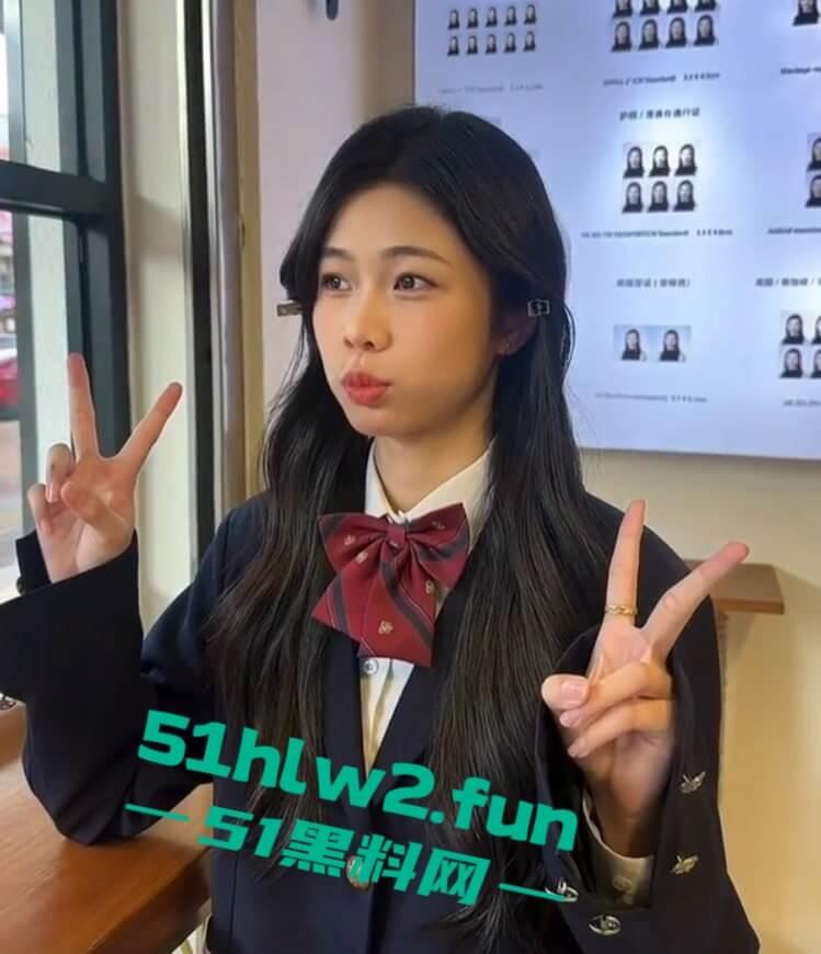 独家曝光！抖音北京长腿御姐骚鸡【Yyezi】大学辍学投靠金爸，调成母狗炮架玩弄爆插粉穴喷白浆！