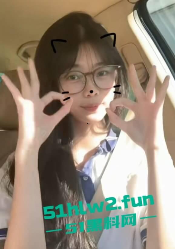 独家曝光！抖音北京长腿御姐骚鸡【Yyezi】大学辍学投靠金爸，调成母狗炮架玩弄爆插粉穴喷白浆！-6