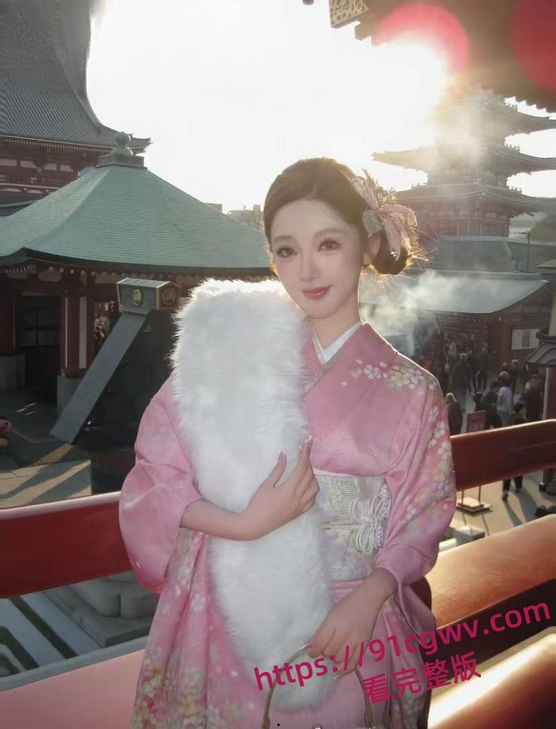 吴亦凡事件女主都美竹新恋情曝光 献身京圈50岁灰产大佬 三里屯酒店激情交欢 性爱视频流出!-4