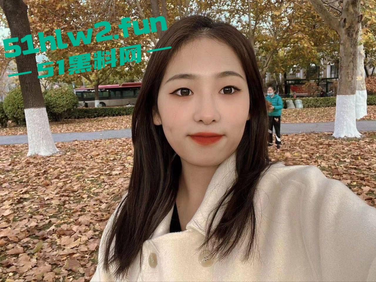 幼师专业女大学生，白天是孩子王，晚上变男人玩具！表面清纯受人尊敬，私下淫荡骚成狗，真想狠狠操烂她！