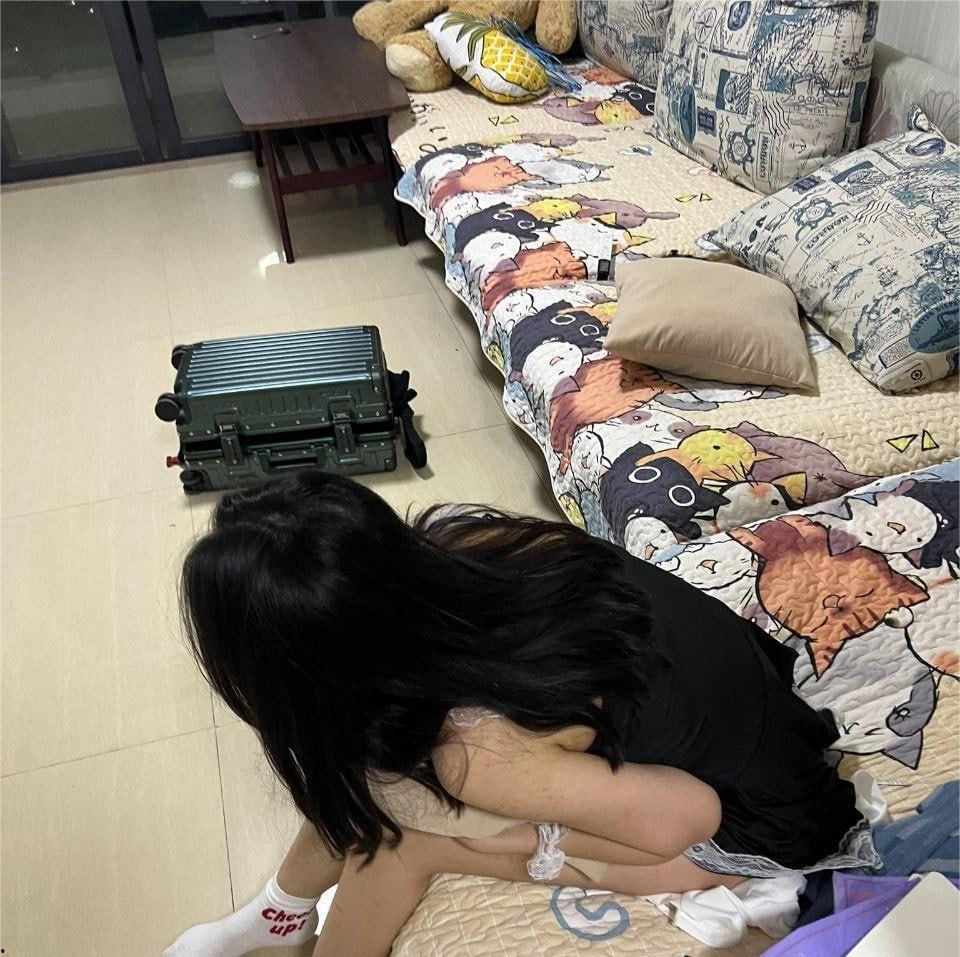 清纯眼镜妹大学生私下喜欢私拍狂野 羞涩眼神下的激情口交与猛烈抽插-4