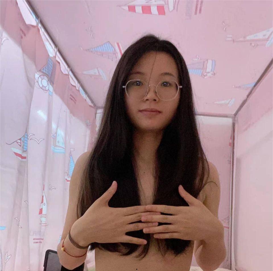 清纯眼镜妹大学生私下喜欢私拍狂野 羞涩眼神下的激情口交与猛烈抽插-5