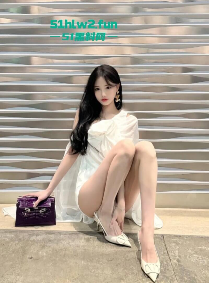 小红书【Chanel】95后UCR女网红竟是外围上岸！天价卖逼费高达5W美金，这逼是镶金边了吗？