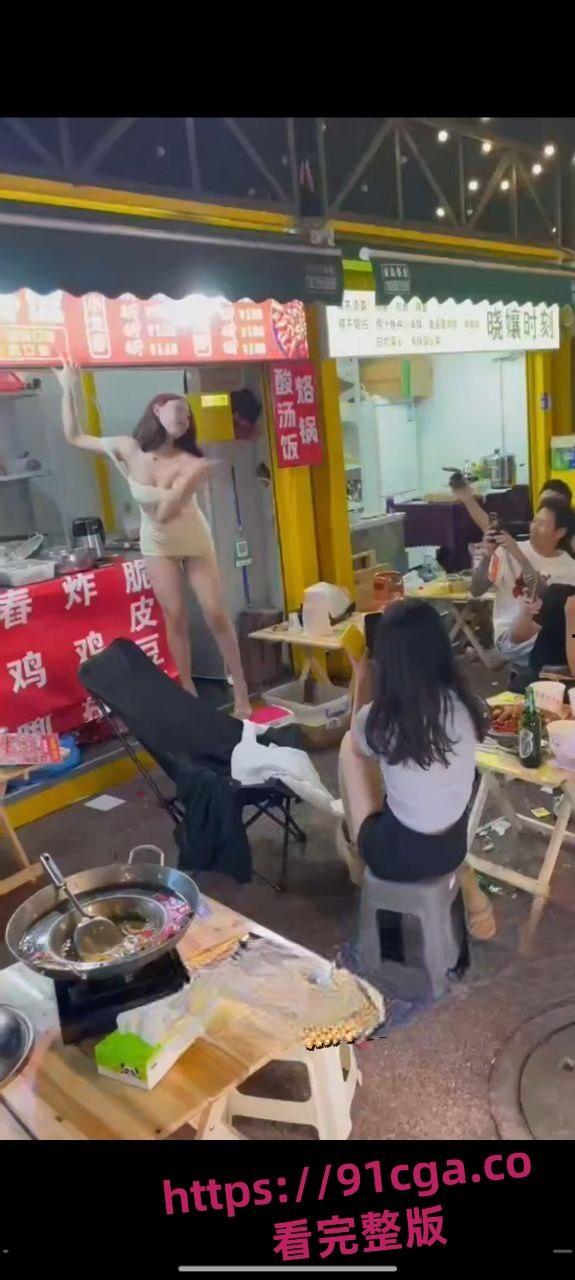 惊爆饭店与KTV的内卷大战火热上演，凸点舞娘扭臀跳擦边舞吸客