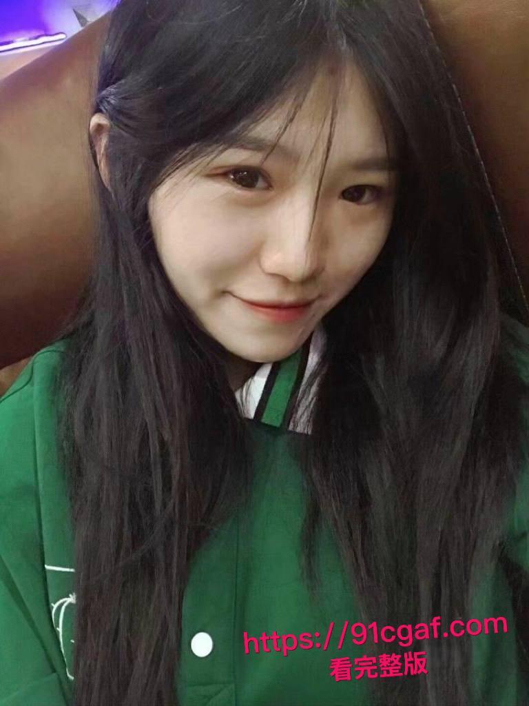 高颜值大学生情侣开房做爱私密视频流出 巨乳翘臀曲线火爆 骚逼粉嫩诱惑至极 深喉口交无比淫骚！