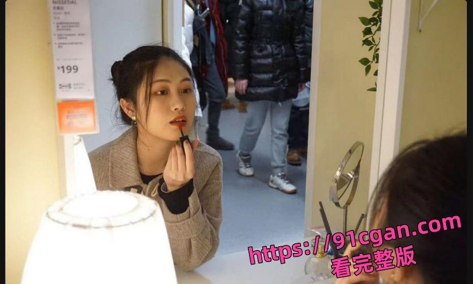 杭州浙商银行母狗 周雪瑶 性瘾极强爱玩3P 背着男友外出约炮被内射-5