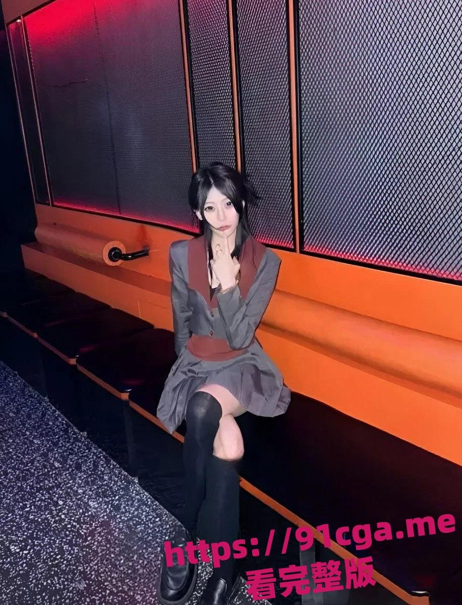 抚顺石油化工学院大三学姐崔梦曦 骚到爆表校园公交车约炮视频流出！