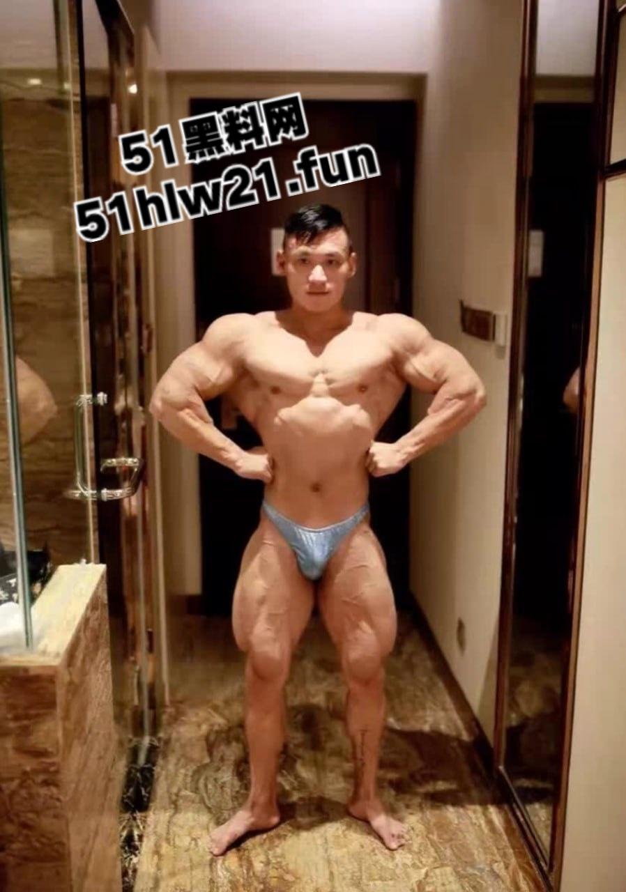 健美冠军【武涛】性爱视频流出，怼脸实拍实锤本人，这么大的肌肉一般女人还真受不了！