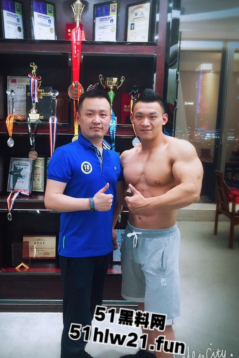 健美冠军【武涛】性爱视频流出,怼脸实拍实锤本人,这么大的肌肉一般女人还真受不了!-7