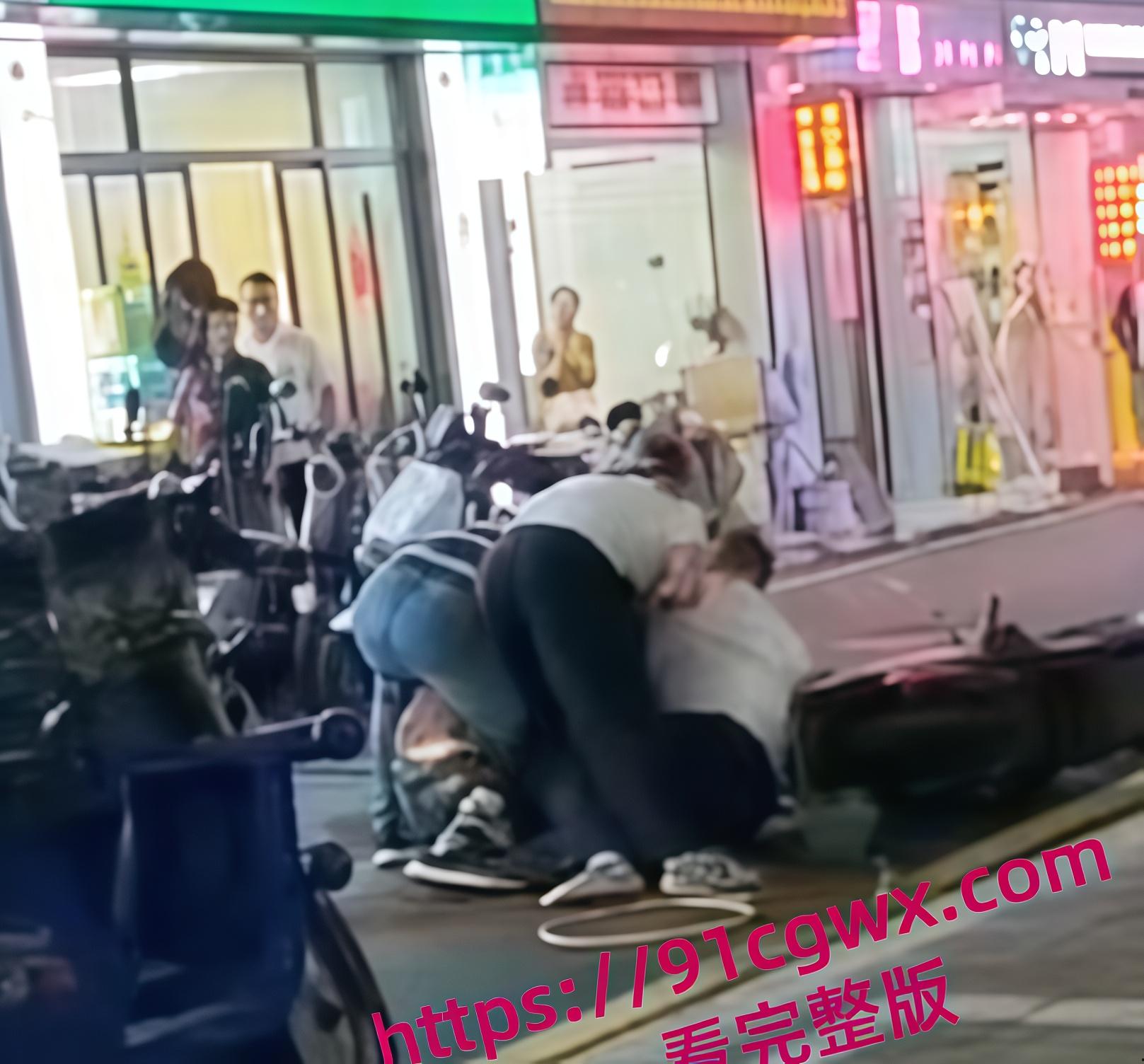 深圳龙岗出轨血案 女方挡刀护情夫，双双重伤血染街头，丈夫持刀被捕！