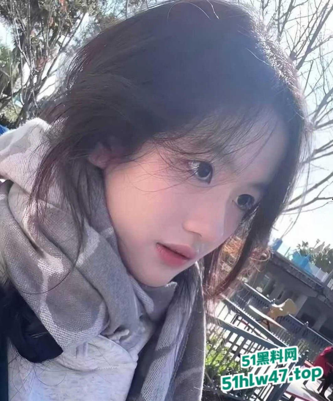 上海反差女大学生【张瑜璇】颜值超甜美的性感嫩妹，给男友发洗澡自慰视频被曝光。-6