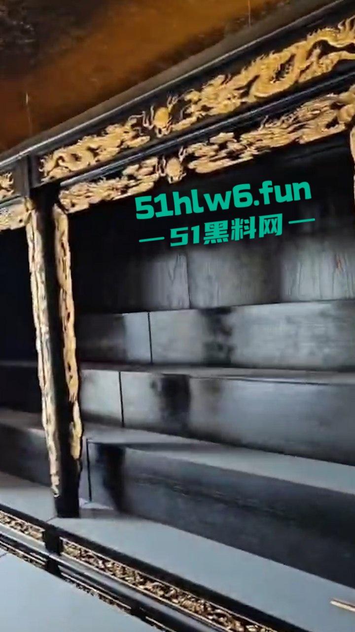 佛山宏宇天御江畔小区，有人装修“骨灰房”引众愤，警方介入律师称可起诉侵权。-8