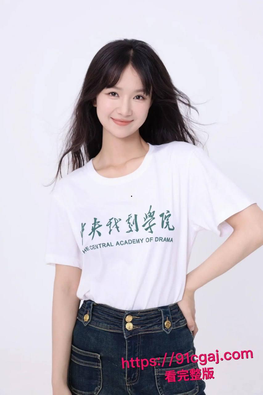 真实约炮！约到一个中央戏剧学院的学生妹，真实嫩得没有天理，口交后入简直爽歪歪！