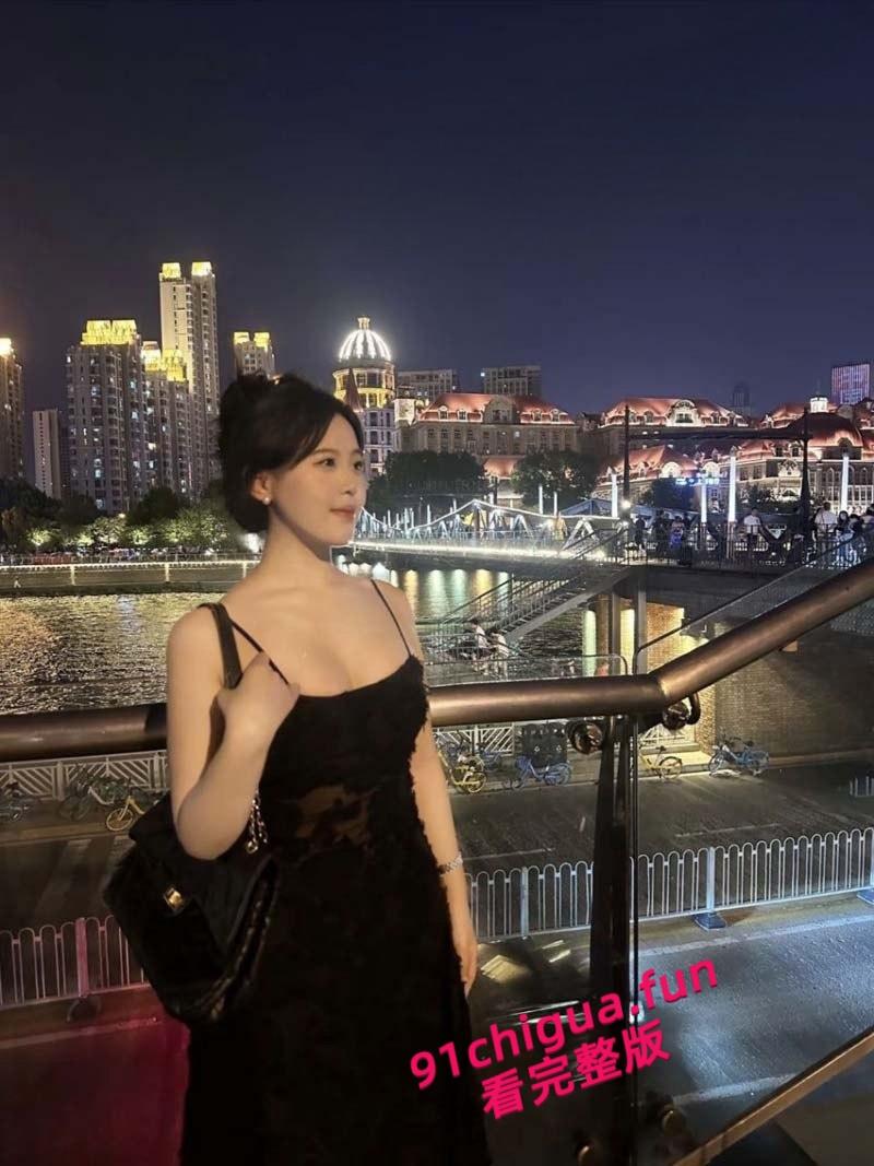 广州民航学院校花【贾明爽】包养遭曝光,高冷女神私下变金主玩物调教成母狗,尺度超大的空乘新星!-10