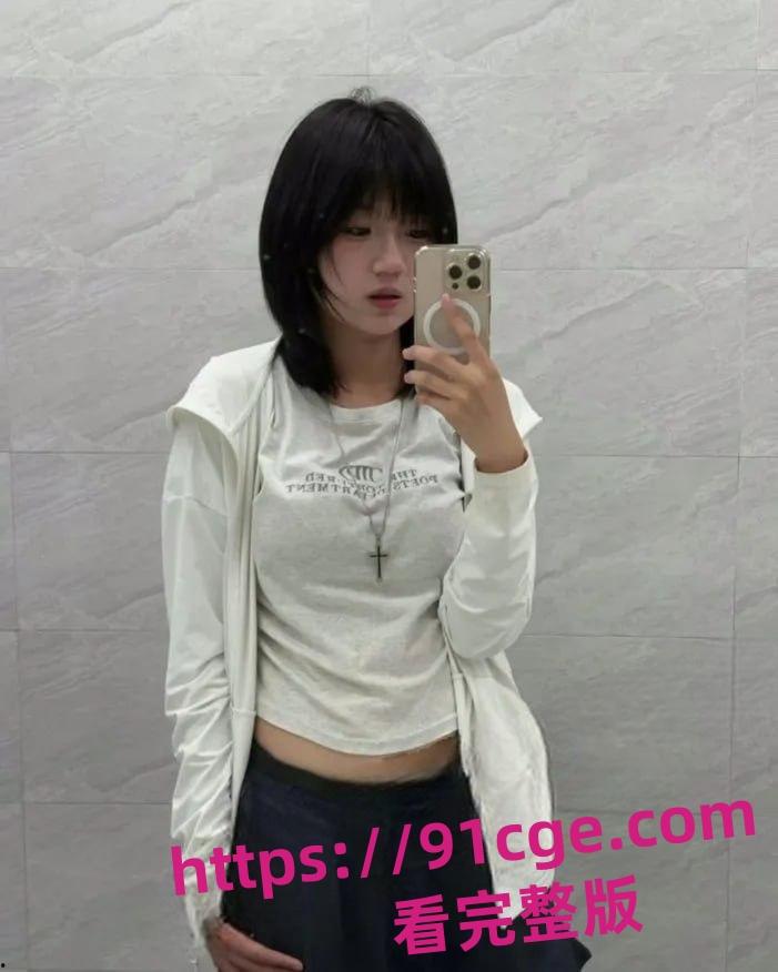 调教南京学院高颜值短发学生妹性欲超重喜欢玩炮机