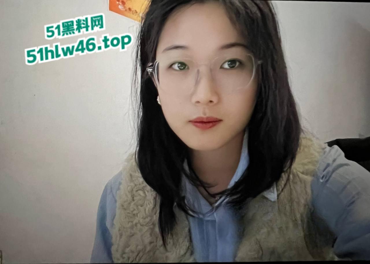 陕西渭南师范学院【陈小雨】背着男友出轨还惨遭炮友曝光，现在是全校出了名的肉便器！