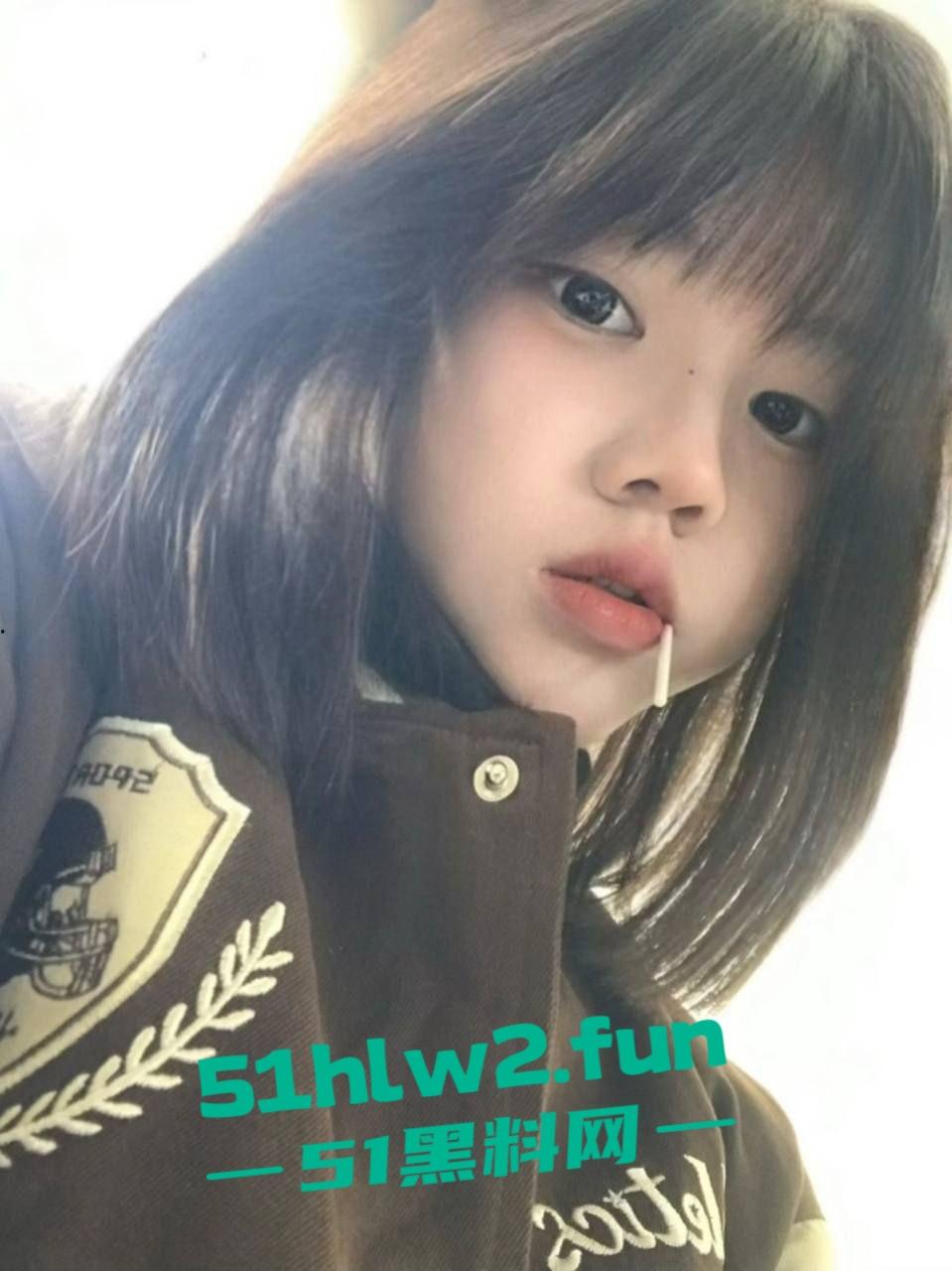 太原大学【张念一】这骚货，清纯脸蛋下藏着个欲女，手指在嫩逼里进进出出，手指插得自己直哆嗦！