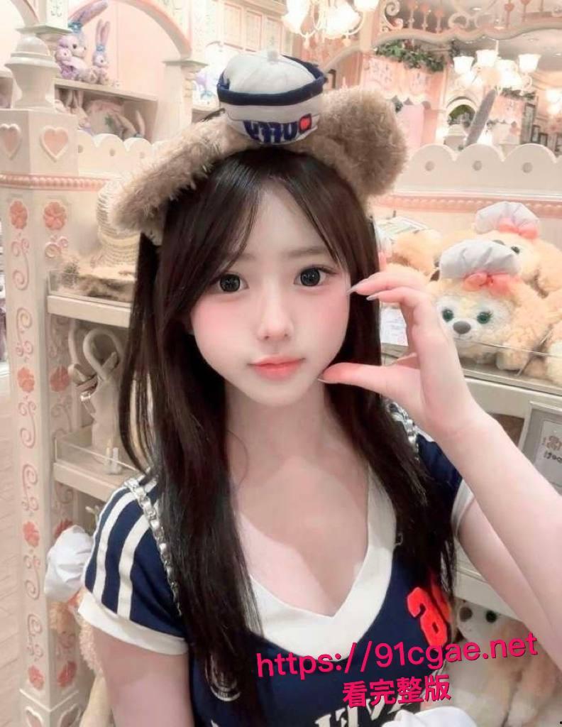 狠心男友实锤曝光!小嫩妹女友卧室大床边看电视边含屌,后入翘臀操到腿软,画面骚得犯规!-7