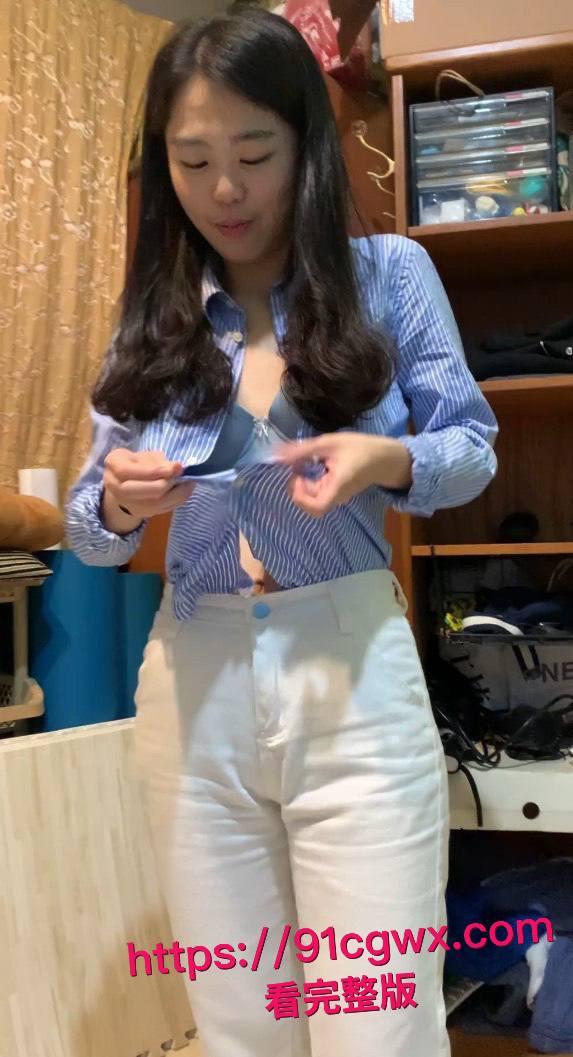 网友曝光反差婊前女友谢可萱换衣翘臀照与口交做爱视频:眼镜妹露脸舔大鸡巴拉丝骚穴猛干,细腰肥臀母狗本性骚爆口技看得鸡巴直硬!-5