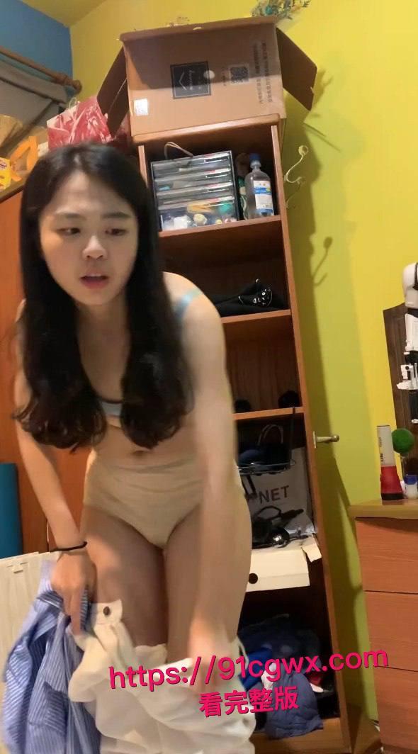 网友曝光反差婊前女友谢可萱换衣翘臀照与口交做爱视频:眼镜妹露脸舔大鸡巴拉丝骚穴猛干,细腰肥臀母狗本性骚爆口技看得鸡巴直硬!-7