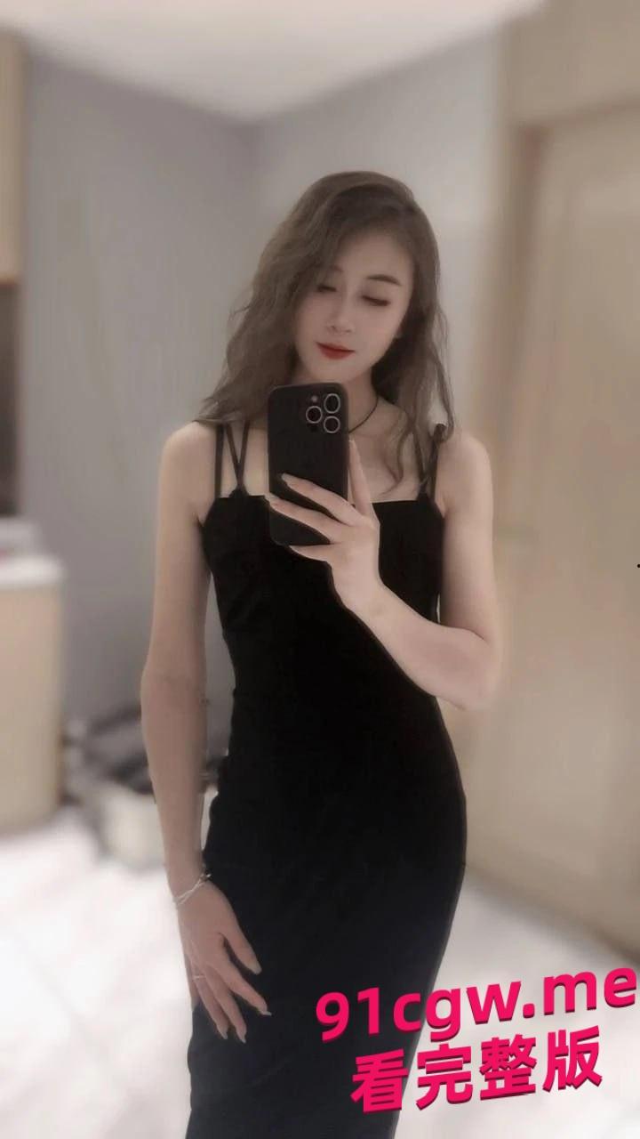 江苏无锡新吴区上品花园美女业主李漫漫 偷情把炮友带来家里！