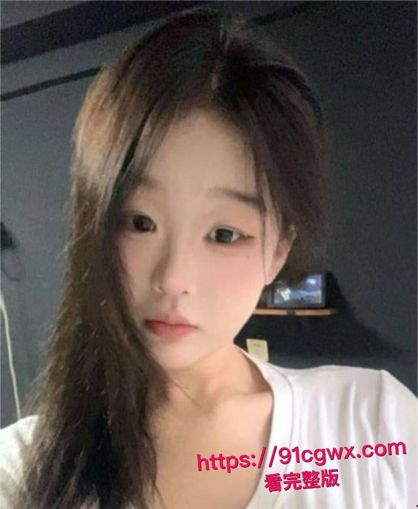 高二妹子同居偷情实录，朋友挖墙脚得手，放学直奔男友家后入啪啪，小身板撞得一塌糊涂嫩逼内射狂喷！