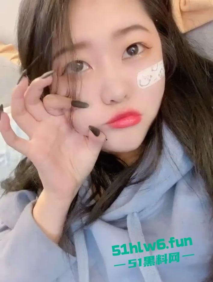 童颜巨乳网红【优妹】可爱颜值大眼妹，小穴敏感嫩穴诱人 私人定制自慰视频流出。-5