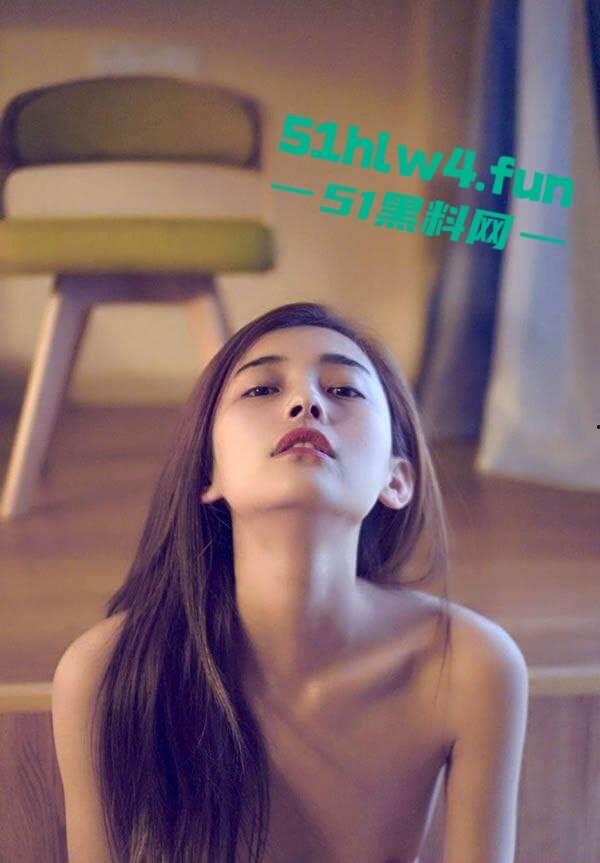 开照相馆的极品老板娘，性感骚妇【刘柳欣】背着老公和摄影师私通，拍私房裸照拍完后激情操逼。-6