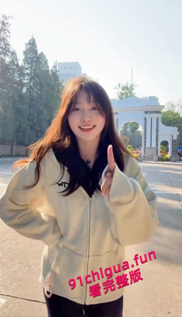 清华美院母狗【倪小轶】表面可爱学生妹，私下却是在推特当上了骚母狗，全裸真空军训户外露出约炮被曝光！