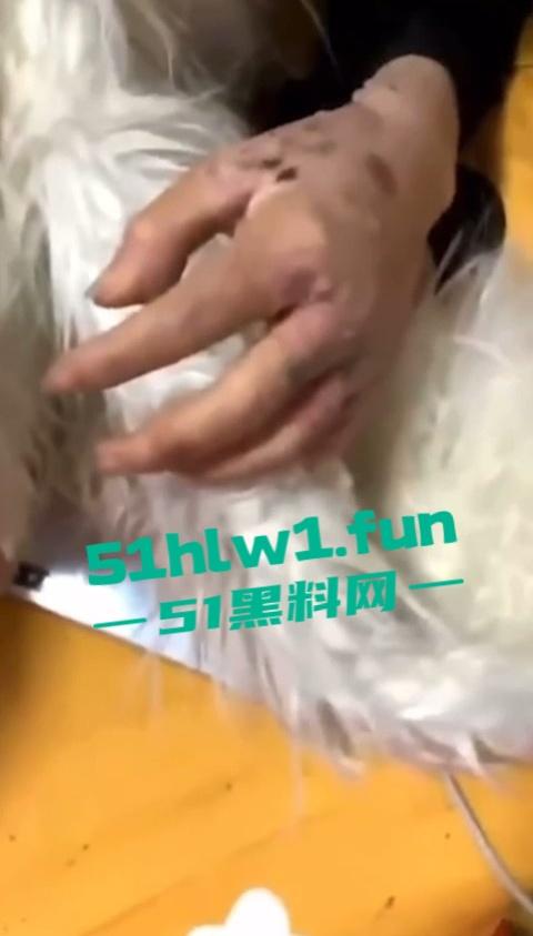 网传河南信阳病毒母体出入啤酒森林酒吧!毒王身体浑身溃烂吓退大量好友,当地交友群已炸开锅!-12