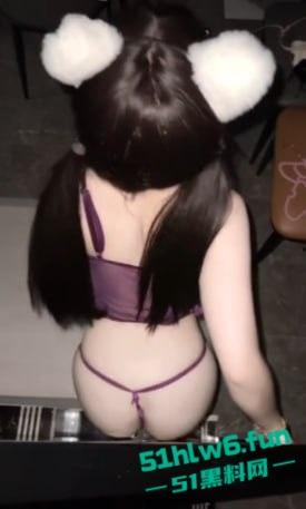 抖音30万粉美少女萝莉【曼萝】大尺度福利视频，小野猫穿肚兜玩弄巨乳假阳具镜前发骚自慰。