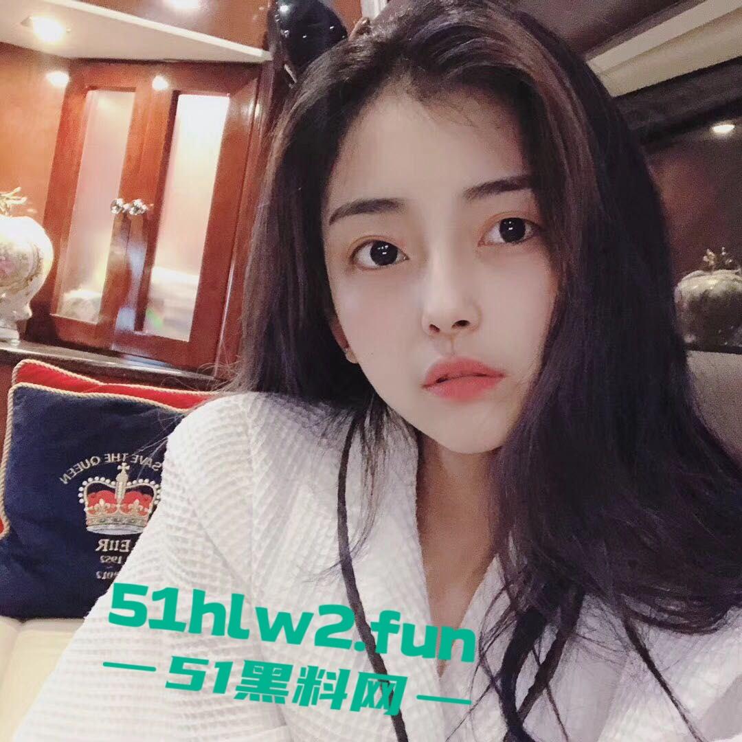 这骚货太欠干长得像【宋祖儿】皮肤白得能舔，奶子翘逼粉嫩，一晚干爆七八次，看她第二天还能不能下床！