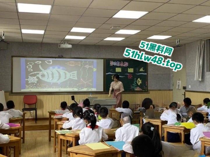 昆明先锋小学【缪青颖】从三好老师变“三流女主”，白天教书育人，晚上“床上教学”知三当三勾引有妇之夫！