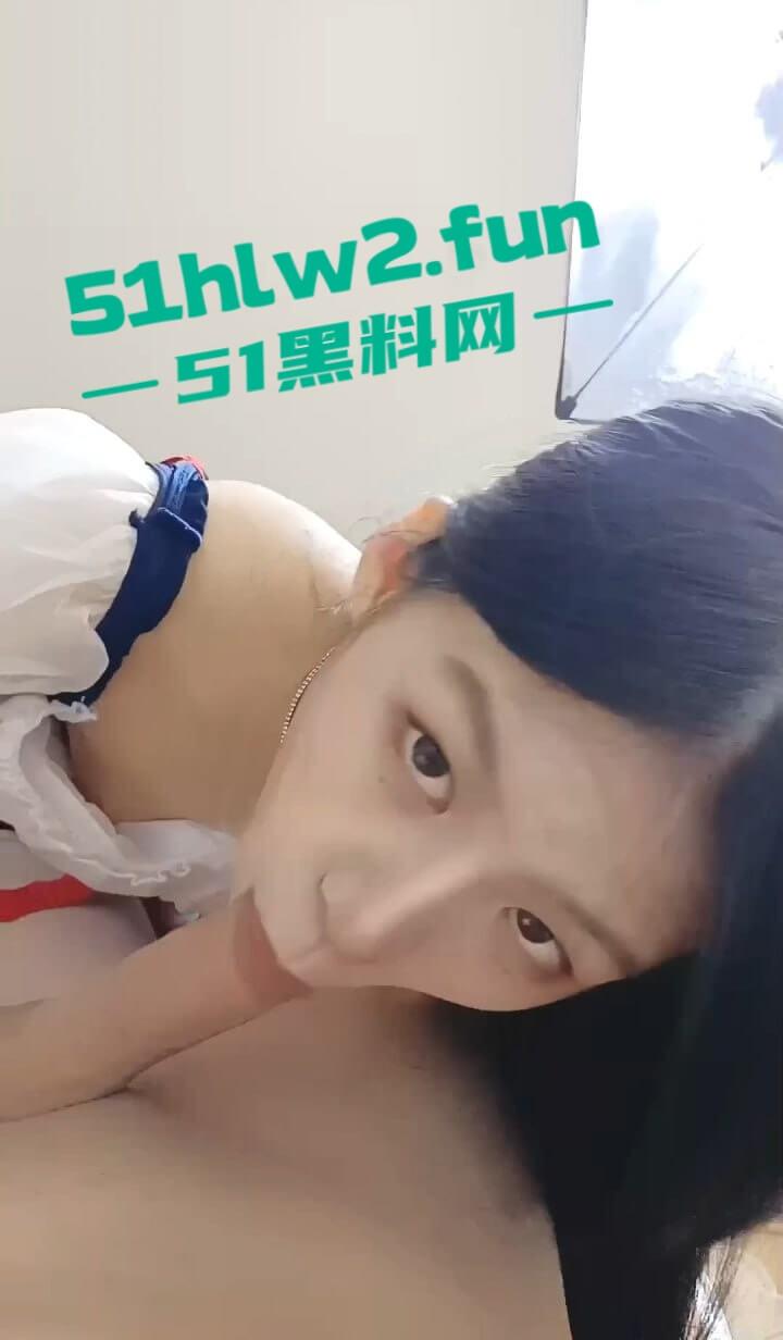 国产极品主播【小甜心】 绝美颜值女神身材活脱脱一副校花女神的样子，被大屌各种抽插看着好可怜啊