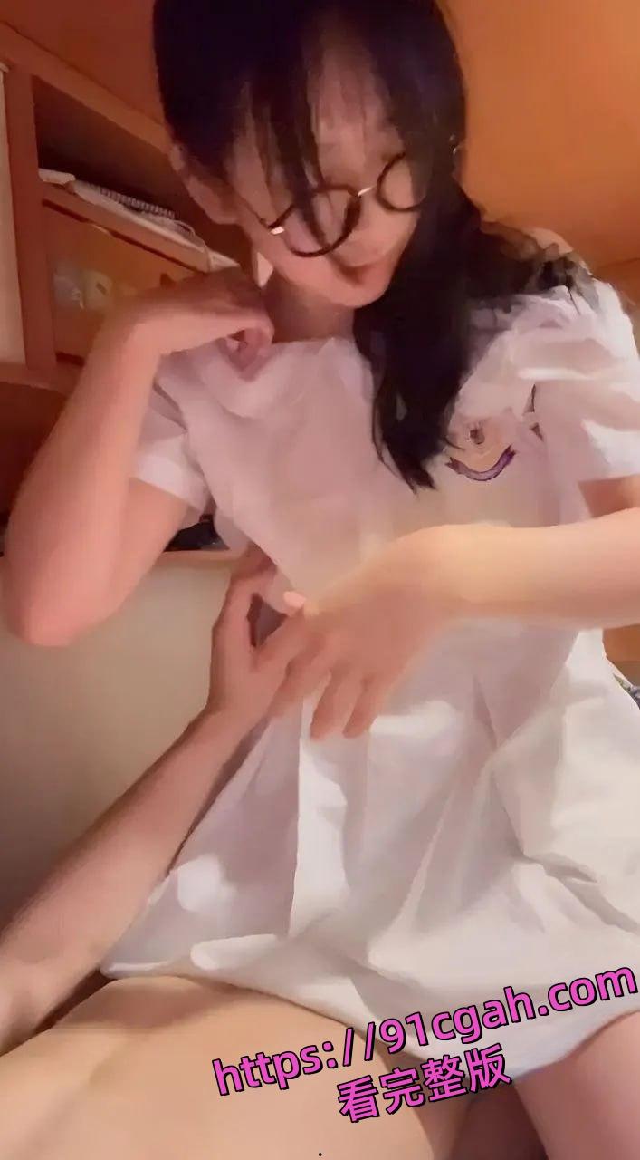 东华三院辛亥年总理中学朱双双不雅视图流出！外表清纯私下相当反差