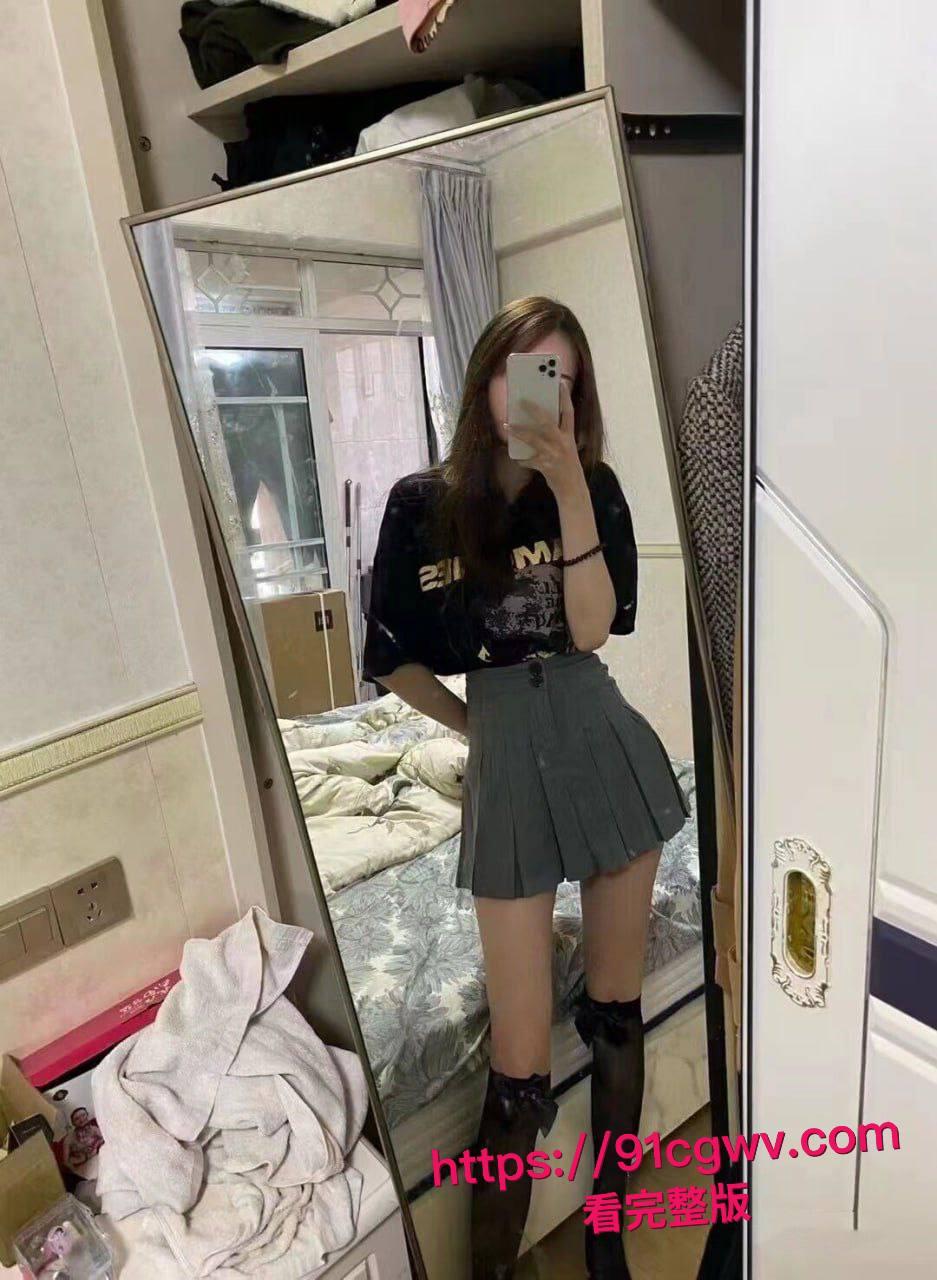 校园清纯学生妹沦陷在金主胯下！青春妹子化身母狗上位骑乘摇奶狂喷水，被颜射满脸舔屌吞精超反差！