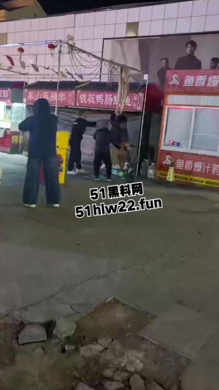 山东戏精大妈当街撒泼耍浑一哭二闹三上吊，表演太久看大家不上套此场闹剧尴尬收场。