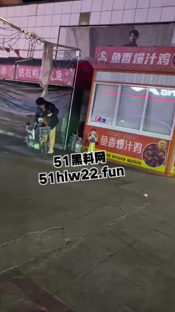 山东戏精大妈当街撒泼耍浑一哭二闹三上吊，表演太久看大家不上套此场闹剧尴尬收场。