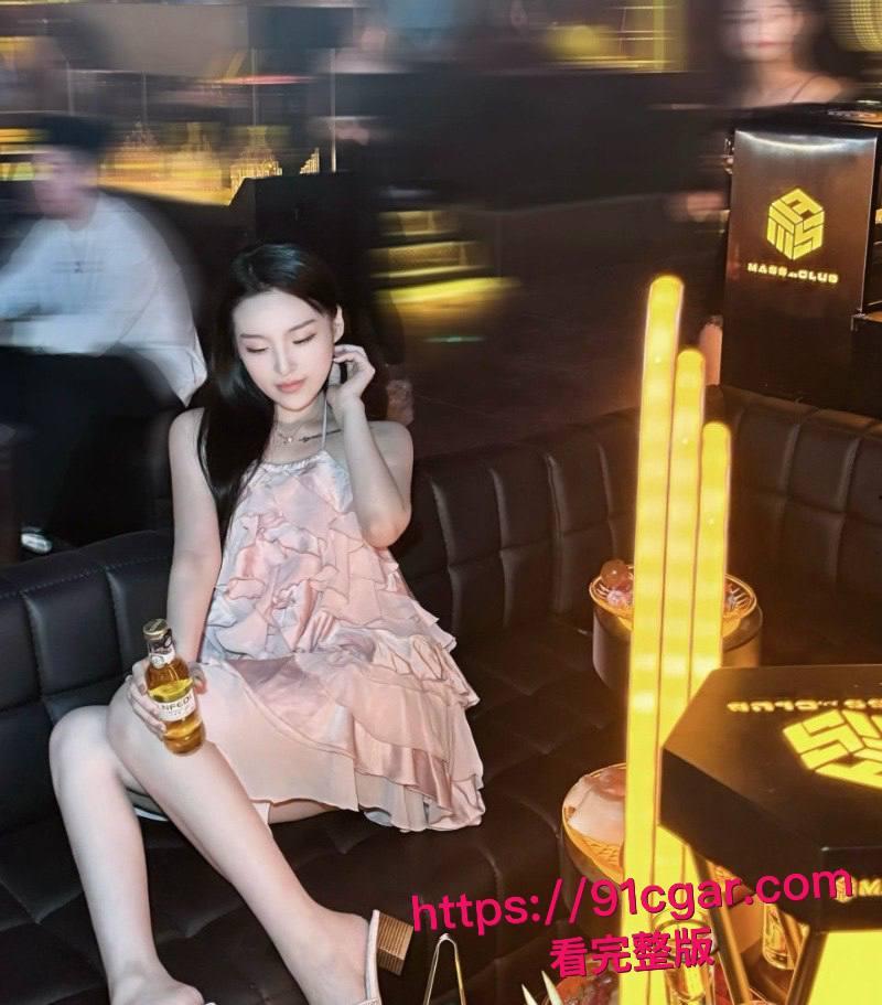 寸止挑战 儿子双飞岳母妈妈 两个极品少妇轮流争夺儿子大屌 互相争宠比谁更浪 最后双双跪求内射！