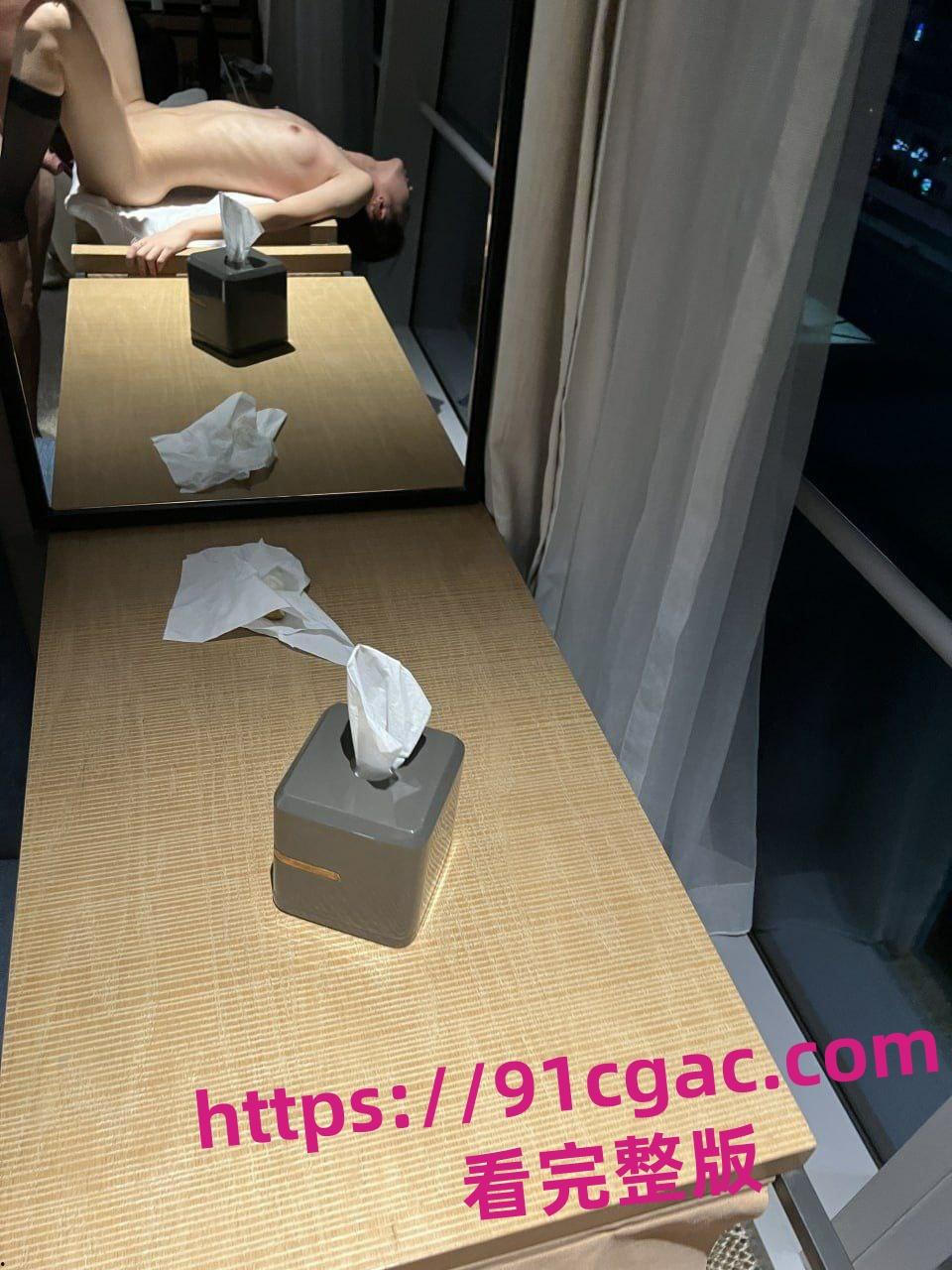 警花张津瑜和现任老公家人们一起吃饭！沦为万人肉便器居然被老实人接盘了