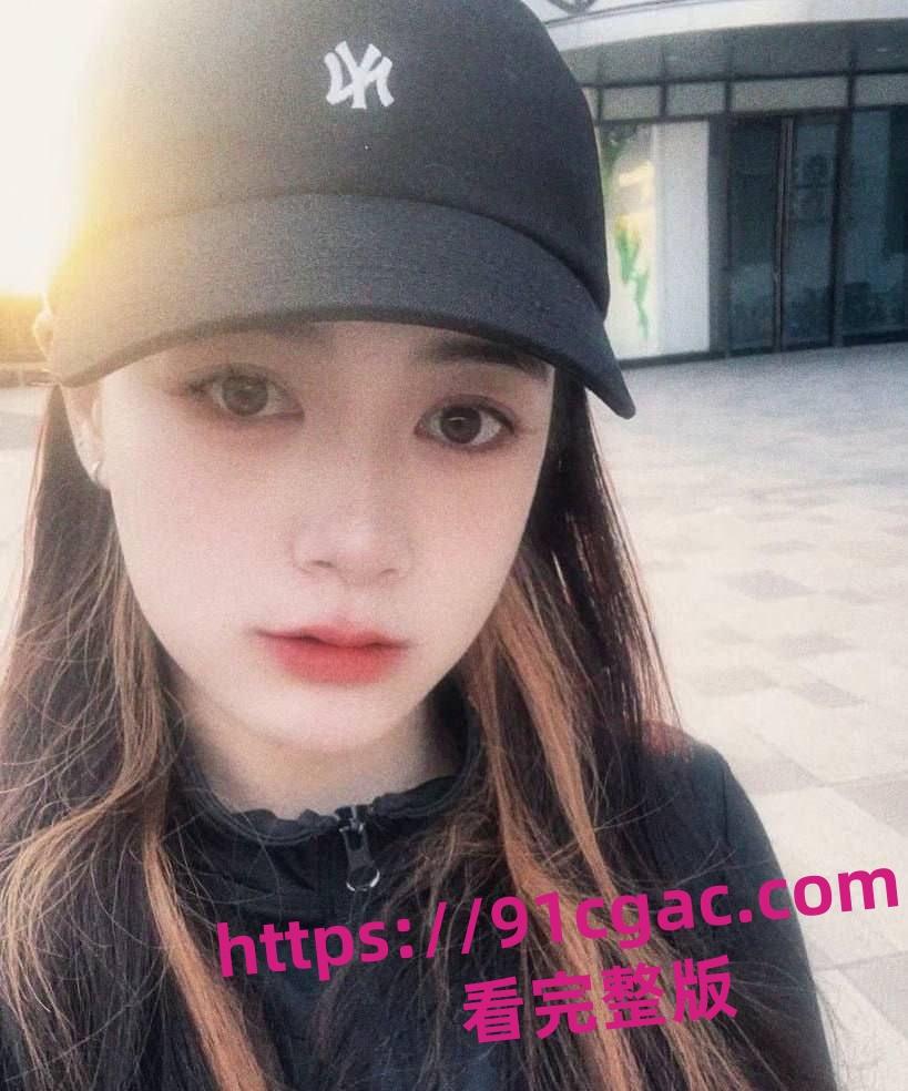 重庆财大新疆母狗夏兹热丽第一次破处口吞脸射视频流出 干完舔精自拍！