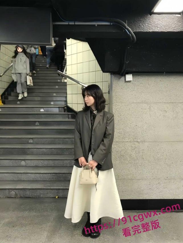 上海富二代大哥包养中日混血妹子 平日乖乖女私下超反差 3P淫乱双洞齐开 性爱视频曝光！