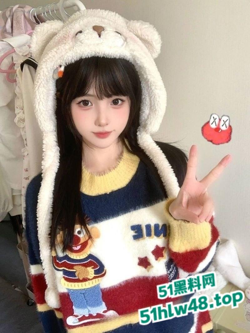 广西柳州卖水阿表勾搭学生妹，清纯可人年龄小颜值高，网上大肆炫耀自己的战绩。