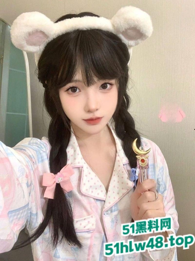 广西柳州卖水阿表勾搭学生妹，清纯可人年龄小颜值高，网上大肆炫耀自己的战绩。