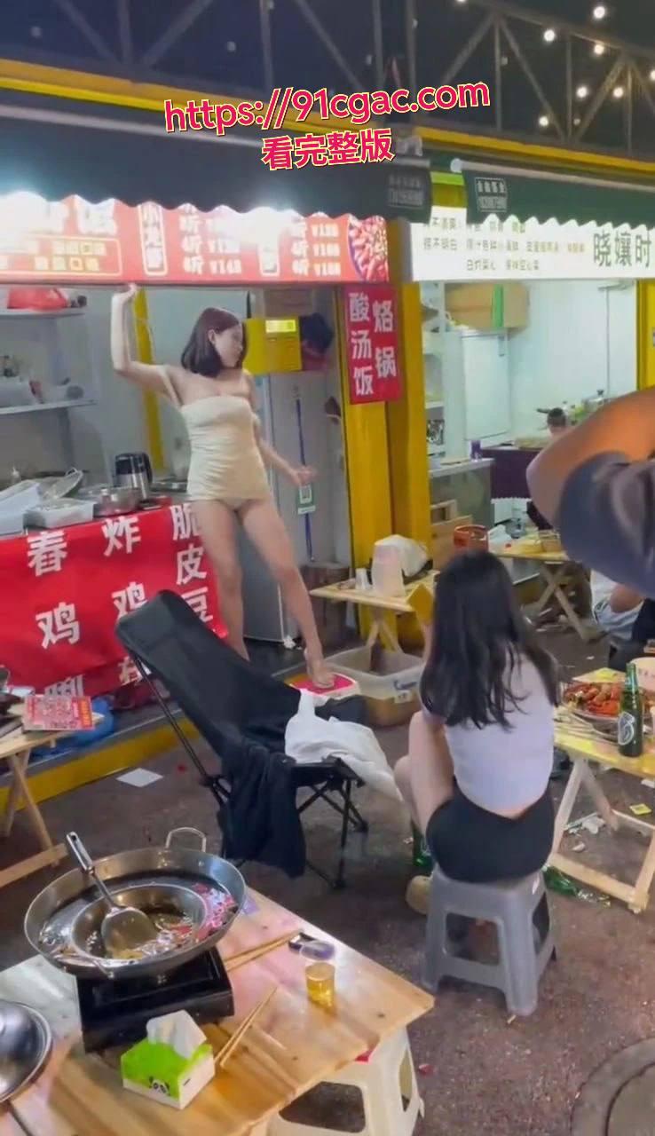 卷出新高度！昆明豆豆龙虾馆老板娘大跳艳舞揽客火爆全网