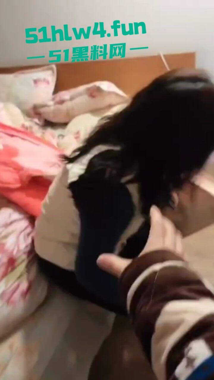 重庆沙坪坝区【杨芳仪】有俩孩的母狗骚逼，不上班在家玩王者荣耀，各种勾引撩骚出轨约炮被老公捉奸。-11