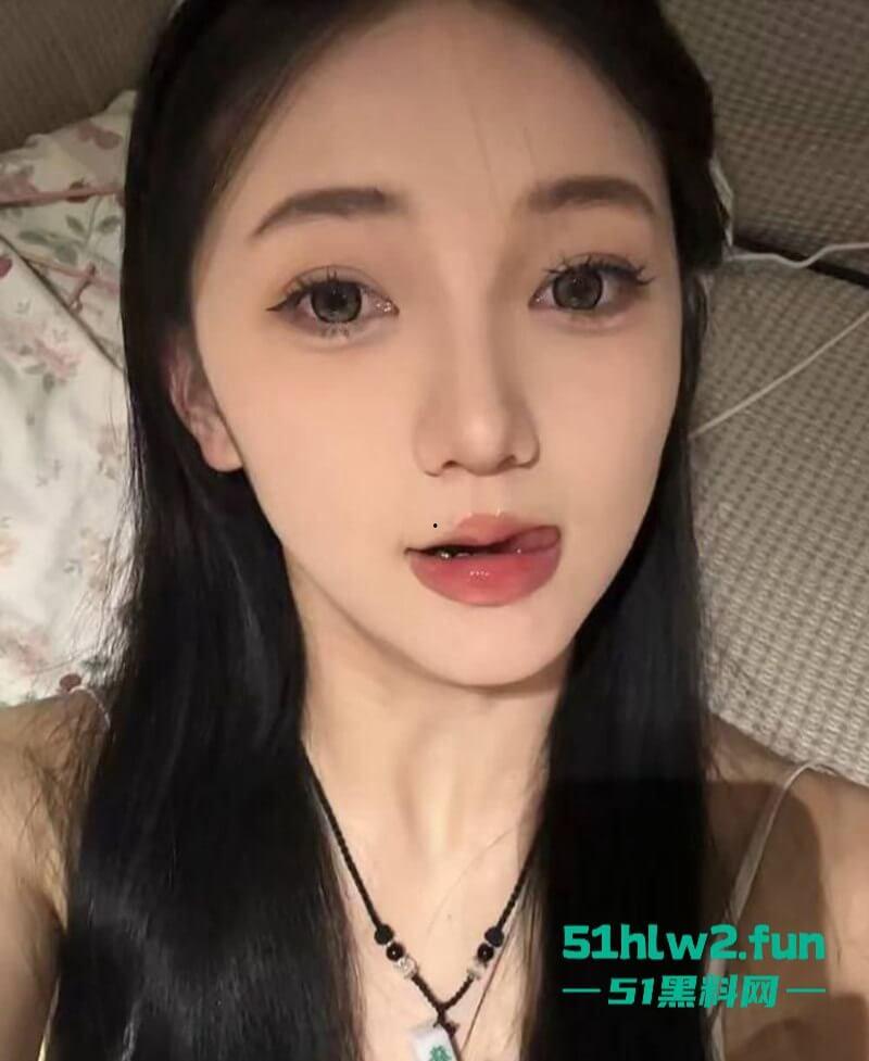 师范学院高冷校花【杨欣欣】私密约炮视频流出，清纯女神变身性爱尤物深情口交 内射全过程大尺度展示。