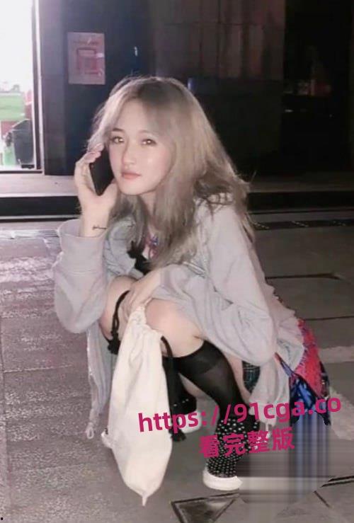 00后金发美少女探探交友跟网友奔现！喝醉后被男子拖回出租房下药迷奸肆意玩弄！