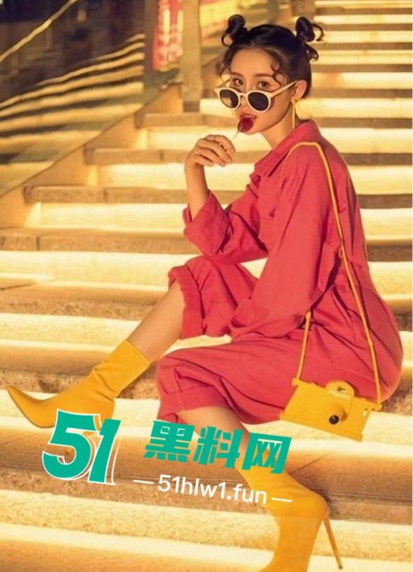 超美极品身材颜值于一体的平面模特的反差一面，背地里揉奶自慰求金主们操的一条小母狗。